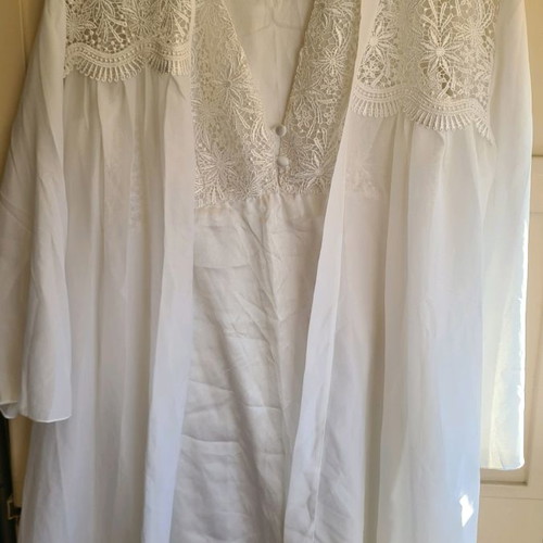 Daisy nightgown and robe set used, white, size XL
