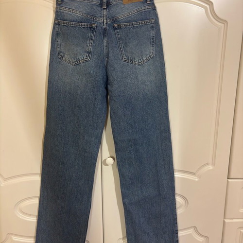 Blue Pull & Bear straight-leg jeans like new, size S