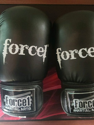 Force1 boxing gloves like new, size 14 with bandages
