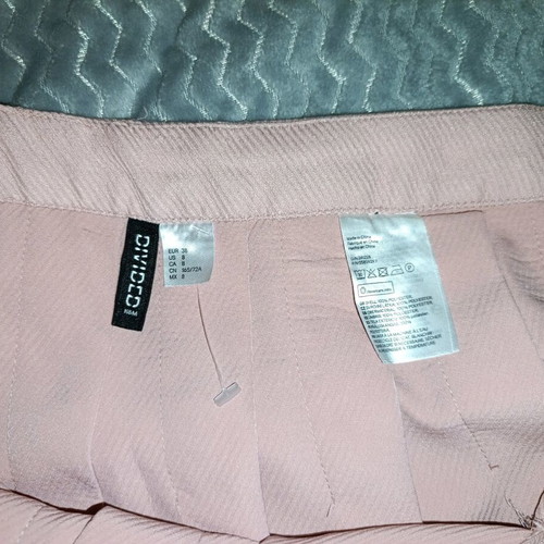 Mini tennis style skirt H&M Divided like new, pink/white, size Medium
