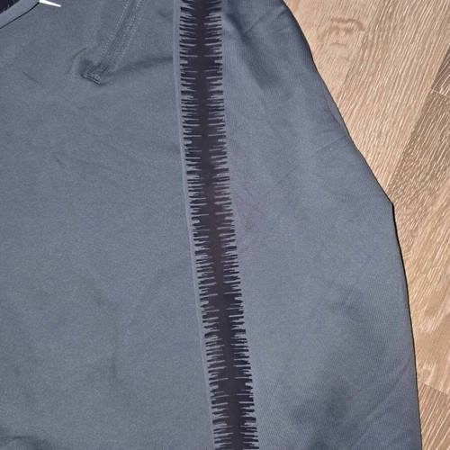 Chelsea Nike top like new, size L