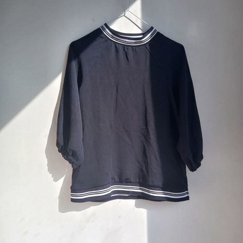 Zara women's sweatshirt used, black acrylic with striped trim