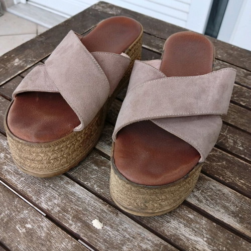 Toutounis slippers like new, double sole with crossed suede strap size 37 beige brown