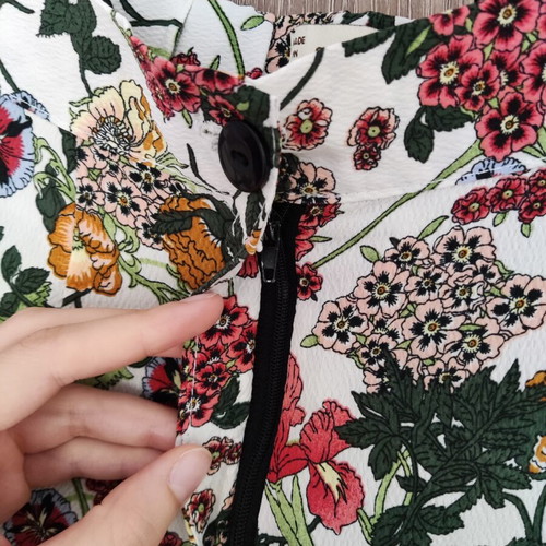 Bermuda shorts with floral pattern, size 38, made in Turkey