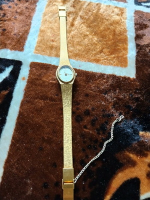 Orient Quartz ladies gold watch vintage like new