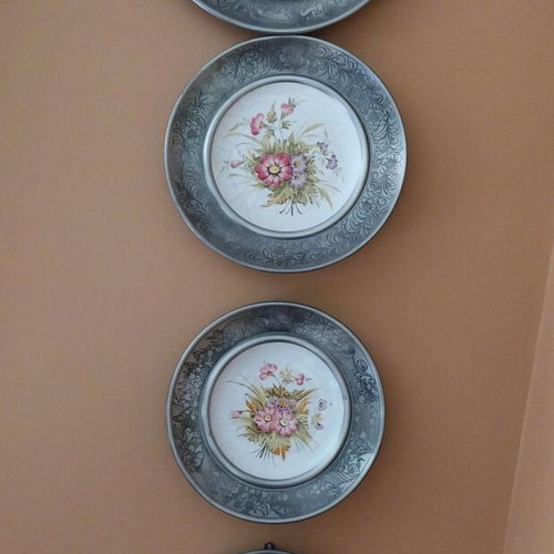Set of 4 handmade Antica Nove Bassano porcelain wall plates like new