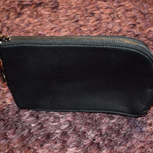Lululemon bag wallet black used neoprene with zipper and carabiner