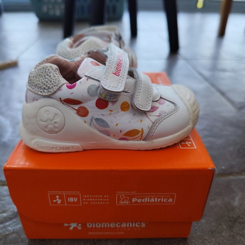 Biomecanics baby shoes size 19, like new, girl