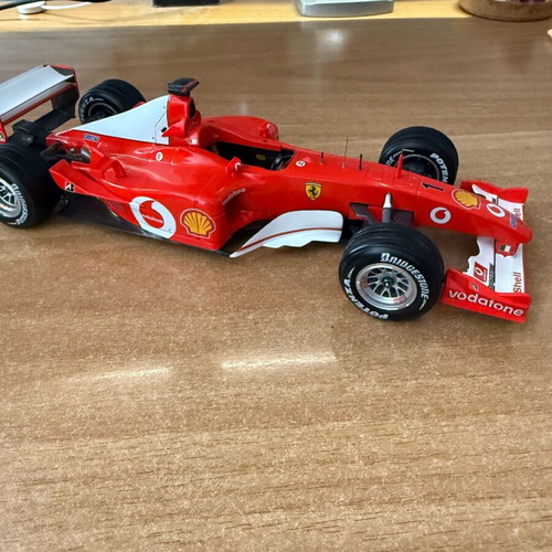Formula 1 Ferrari F2002 M.Schumacher Hot Wheels new 1:18 model