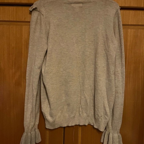H&M pullover like new, cream with bell sleeve and ruffles