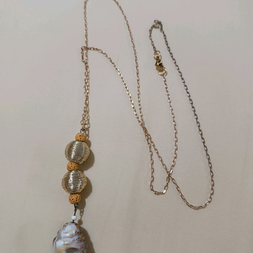 Long necklace like new with shell and gold chain