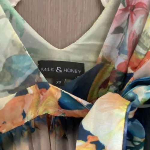Maxi dress with tie, like new, colorful, Milk and Honey
