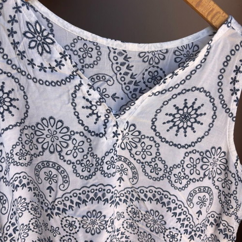 Women’s sleeveless shirt used, thin airy fabric, size S/M, white and blue
