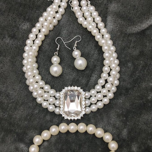 Jewelry set necklace earrings and bracelet new, white pack