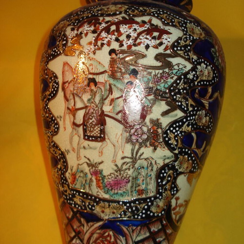 Satsuma Chinese vase used 27cm 18cm