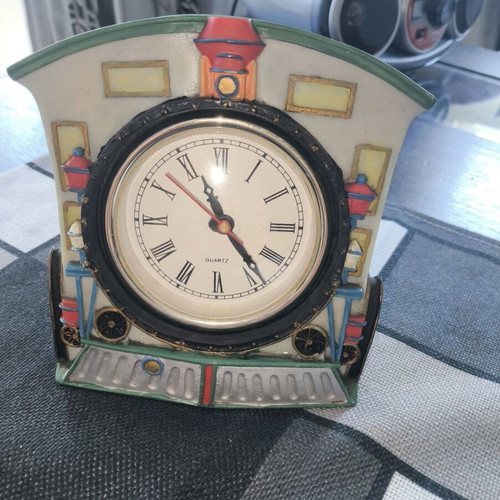 Decorative tabletop clock train Quartz like new