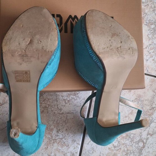 J flowers sandals emerald with straps and rhinestones like new