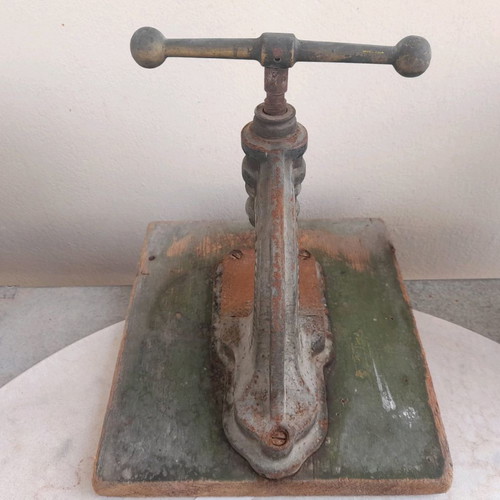 Collectible press used, functional in very good condition