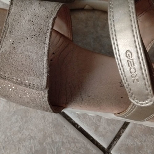 Geox Sandal Haiti like new, size 32, gold