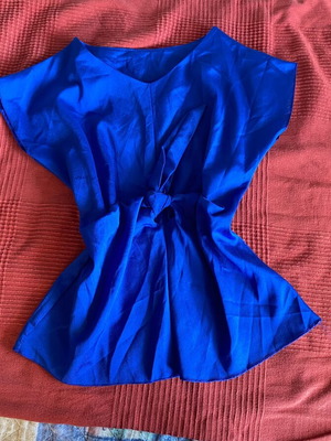 Blue short-sleeve top with bow new, size L