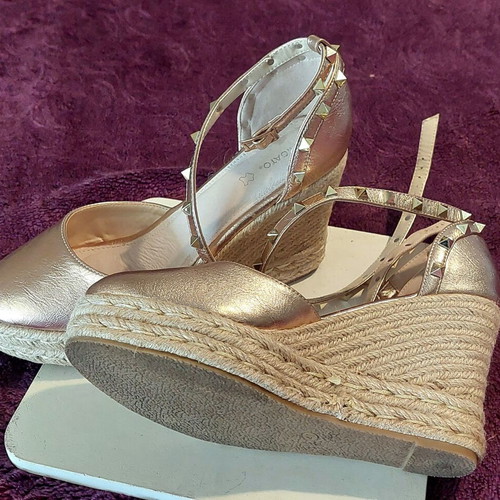 Migato platform sandals size 40-41, metallic pink with spikes