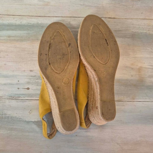 Viguera leather yellow peep toe espadrilles size 39 used