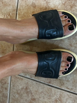 Leather platform slippers used, size 38, black with beige sole