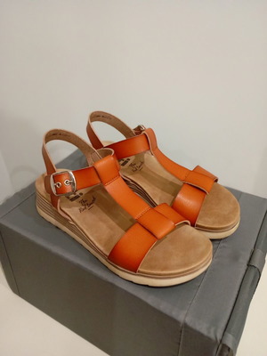 Xti women's sandals like new, size 37, brown