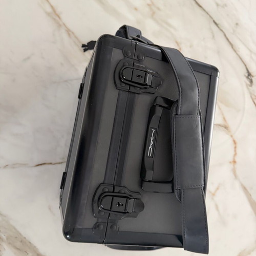 MAC Professional Train Case 4-Tier like new, professional makeup case