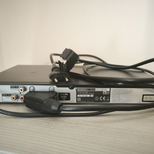 Sony DVP-SR100 DVD/CD player used with remote and cables