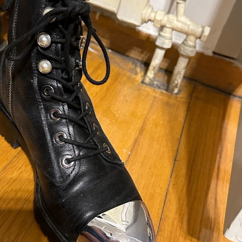 Zara boots used with pearls and front mirror, black size 40