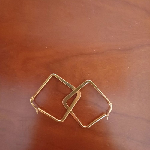Steel earrings new that do not change color