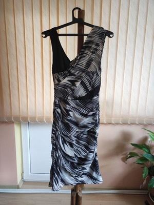 Caractere luxury dress black white geometric pattern size XS like new