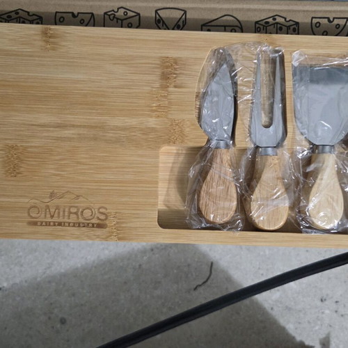 Cheese cutting set new with cutting board and knives