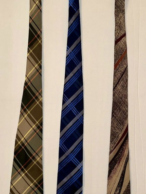 Set of 3 vintage ties with plaid and geometric patterns like new