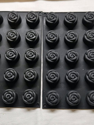 Silicone mold roses 2 pcs like new