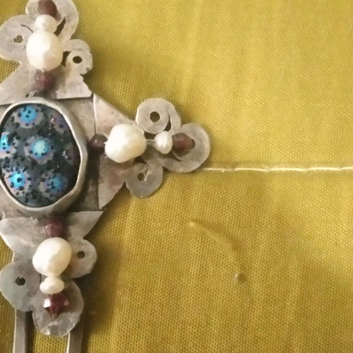Silver hairpin used with rare stone and pearls