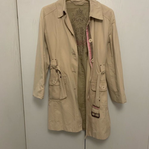 Trench coat size S like new with lining, pink details and belt