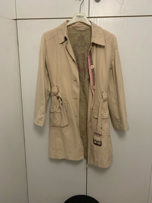 Trench coat size S like new with lining, pink details and belt