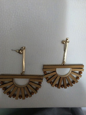 Earrings like new, brown and gold tone