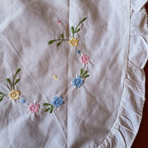 Vintage cotton waist apron with embroidery like new