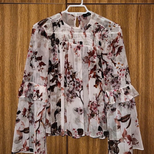 Q Guapa blouse like new, size small, multicolored