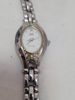 Quartz women's watch with decorative rhinestones, silver