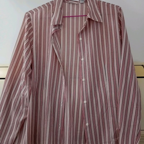 Cover shirt like new, size L, black and red