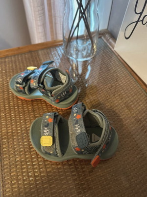 Clark’s children’s sandals, size 21