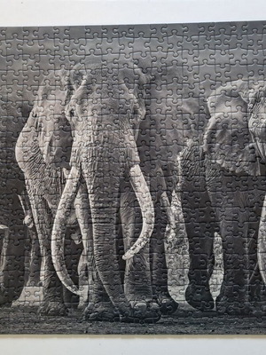 Ravensburger puzzle with elephants 520 pieces like new