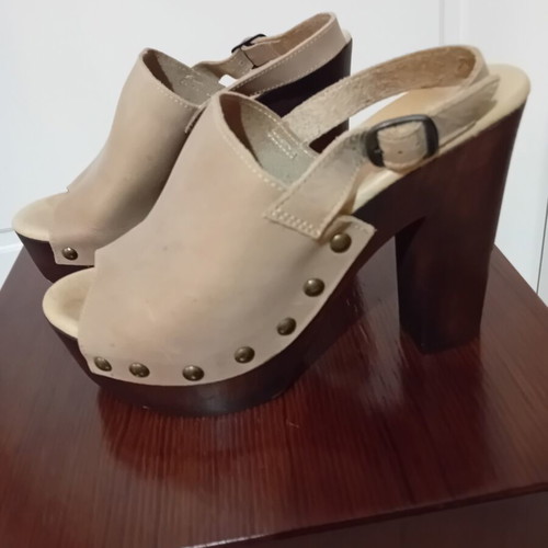 Carmela Footwear women's leather high-heeled sandals used, size 39, beige