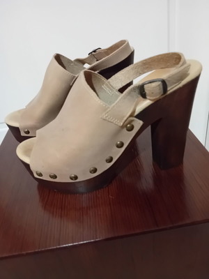 Carmela Footwear women's leather high-heeled sandals used, size 39, beige