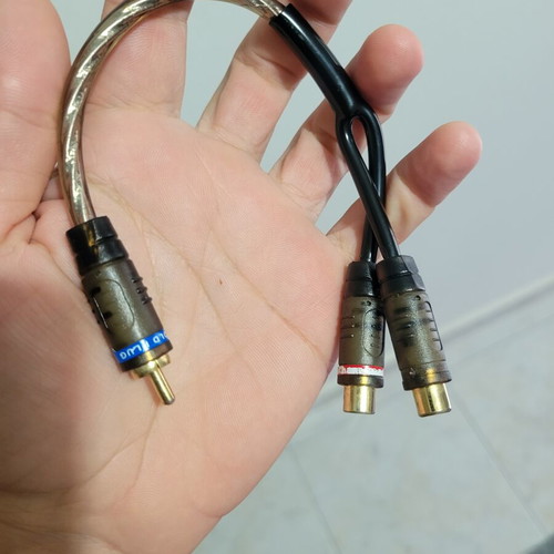 RCA Y splitter like new