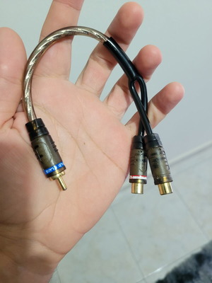 RCA Y splitter like new